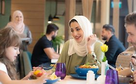 هوليداي ان اند سويتس الجبيل